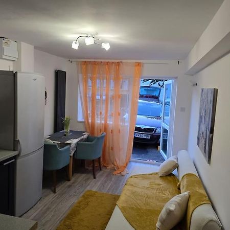 Cozy Flat 1 Bedroom Hucclecote Екстер'єр фото