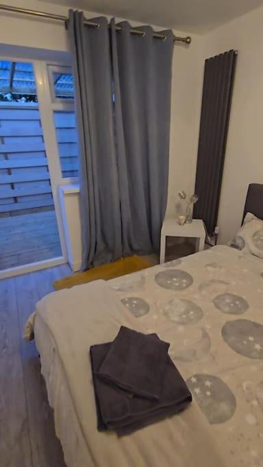 Cozy Flat 1 Bedroom Hucclecote Екстер'єр фото