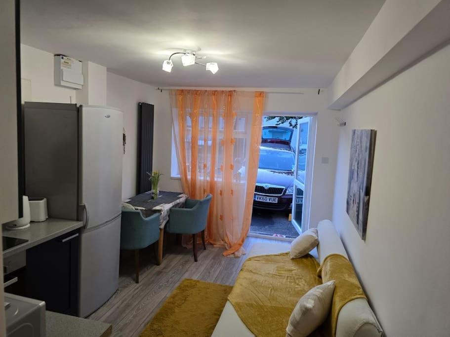 Cozy Flat 1 Bedroom Hucclecote Екстер'єр фото